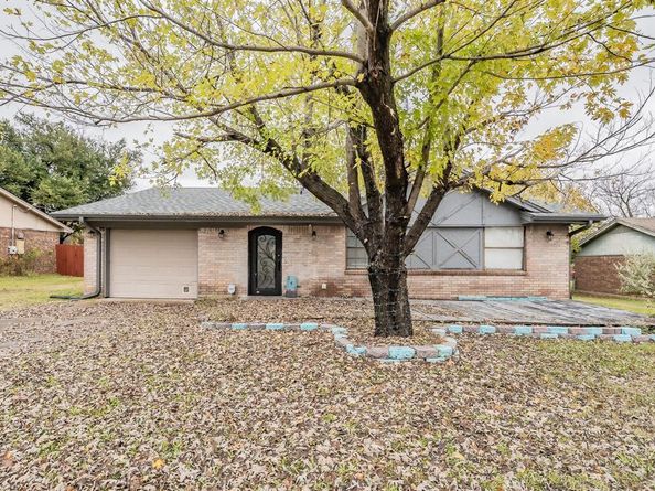 245  Gordon Drive , Azle Texas 76020