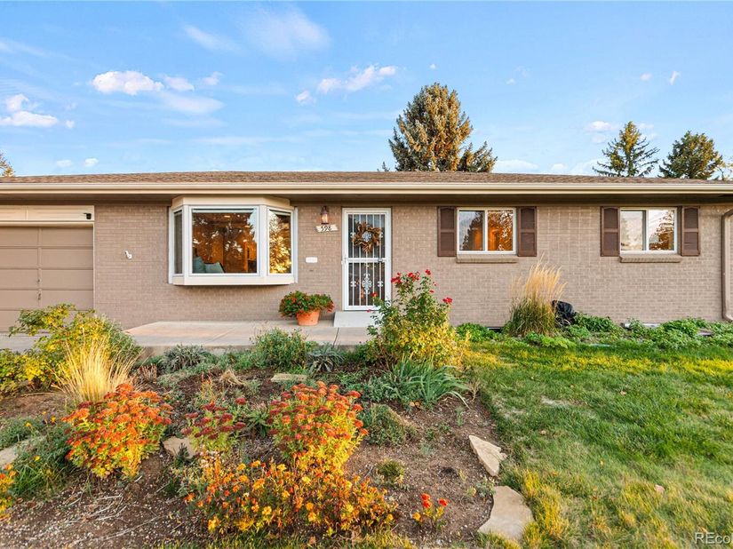 598 W Valleyview Avenue, Littleton CO 80120