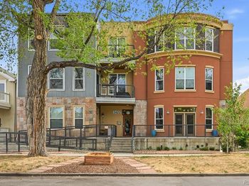 2422 Tremont Place