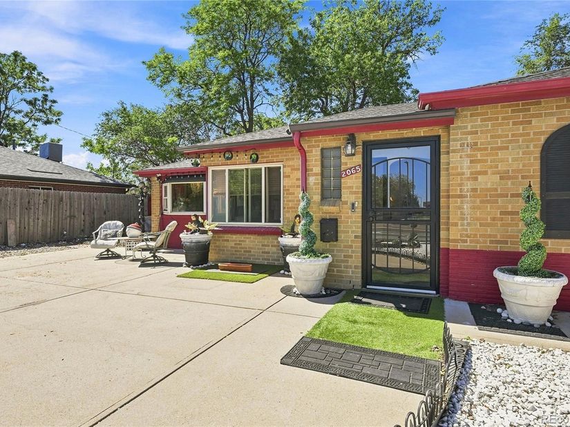 2065 Syracuse Street, Denver CO 80207