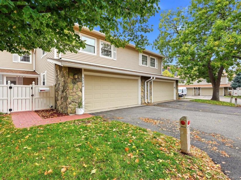 3284 S Heather Gardens Way, Aurora CO 80014