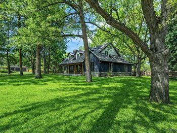 3 E Belleview Drive