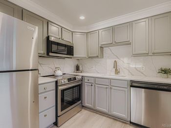 1435 Elizabeth Street