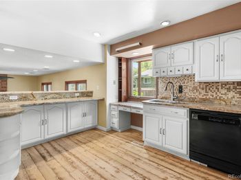 6893 Gray Circle