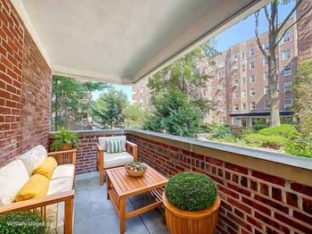 1615 Ave I