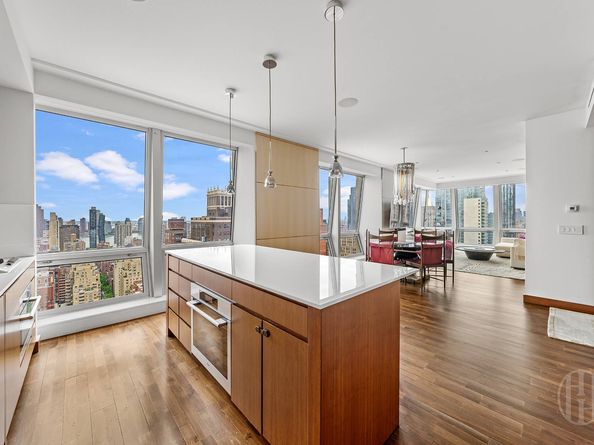 400 5th Avenue 34B, New York NY 10018