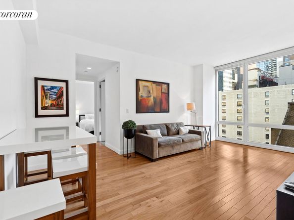 247 West 46th Street 1805, New York NY 10036