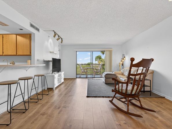 2205 S Cypress Bend Dr 604, Pompano Beach FL 33069