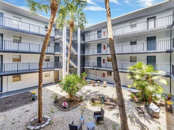 2800 Somerset Drive