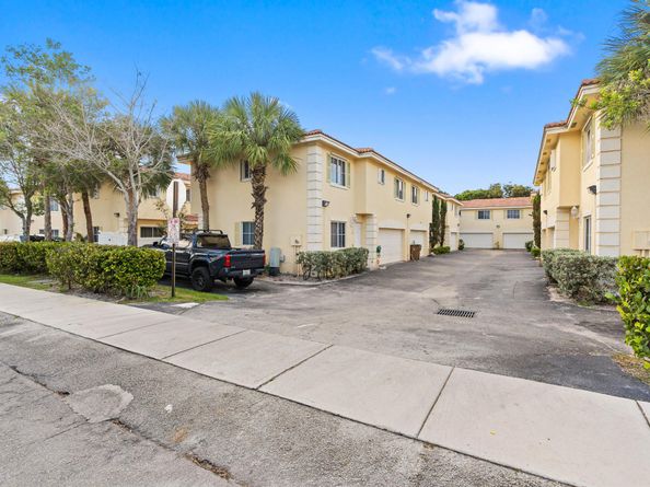 176 SE 2nd Street SE, Deerfield Beach FL 33441