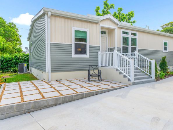 1757 12th Court N, Lake Worth Beach FL 33460