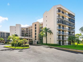 5279 Fountains Drive S