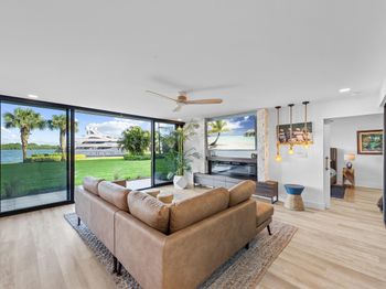 124 Lakeshore Drive