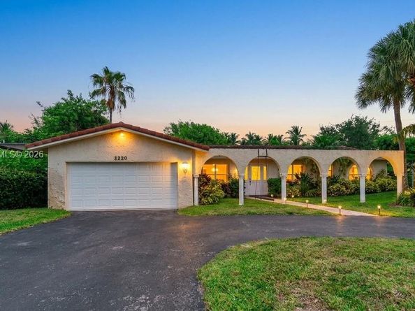 620 Lake Dasha Circle, Plantation FL 33324