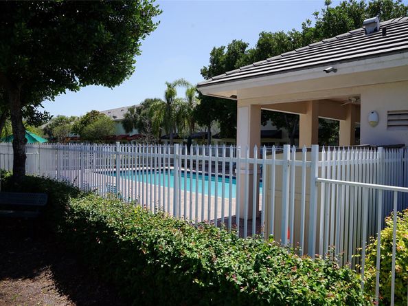 3024 NW 30th Way 3024, Oakland Park FL 33311