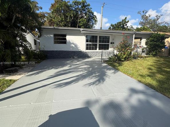 6311 SW 8th Street, North Lauderdale FL 33068