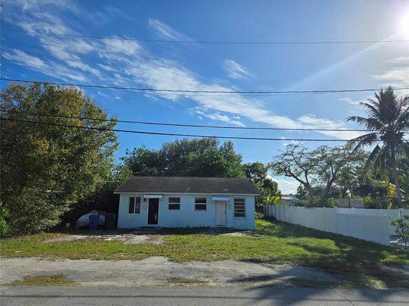 1262 NE 34th Court, Oakland Park FL 33334