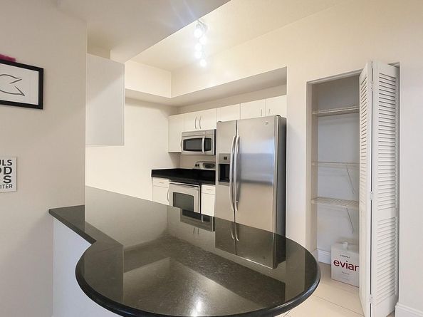 7280 SW 90th St 304, Miami FL 33156