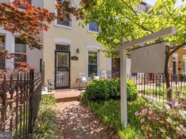 909 8TH Street NE, Washington DC 20002