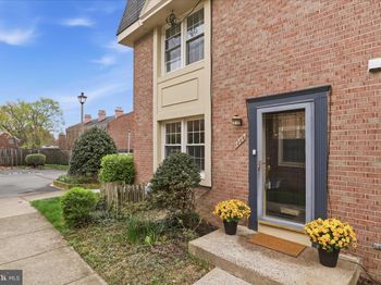 1306 Chetworth Court