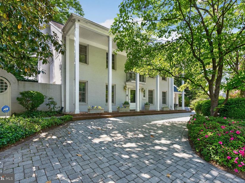 2260 48TH Street NW, Washington DC 20007
