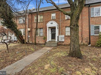 2916 8TH Street NE