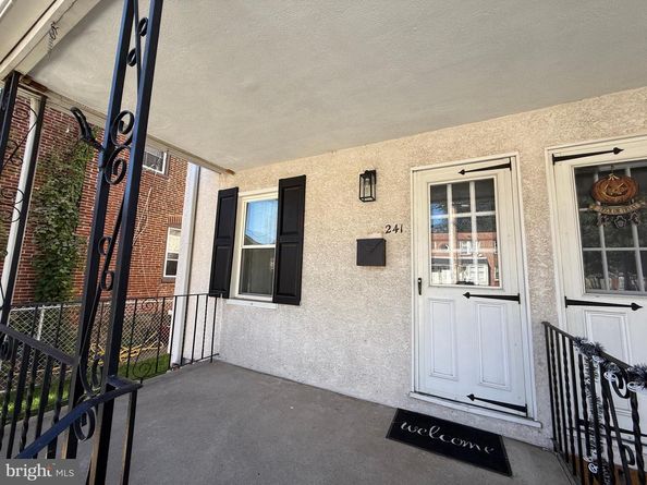 241 Fairview Road, Crum Lynne PA 19022