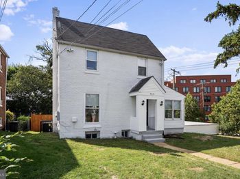 960 Division Avenue NE