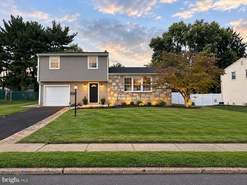5913 Hudson Road, Bensalem PA 19020
