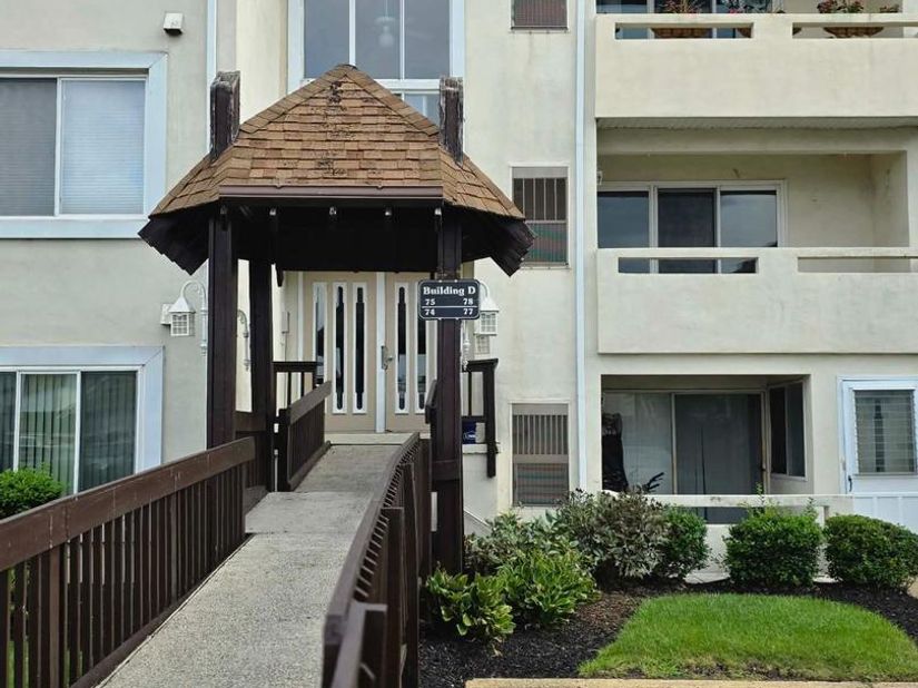 77 Bonnie Gellman Court D77, Philadelphia PA 19114