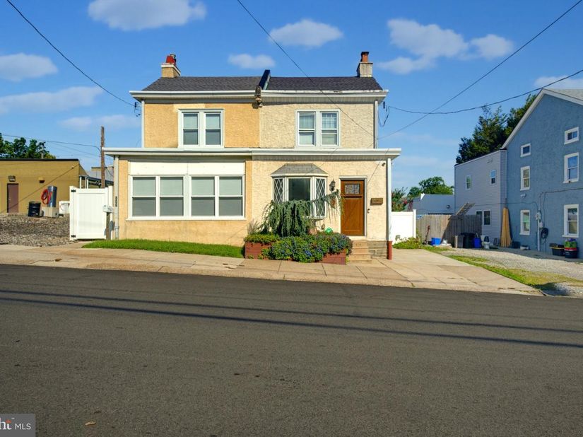 808 Manatawna Avenue, Philadelphia PA 19128