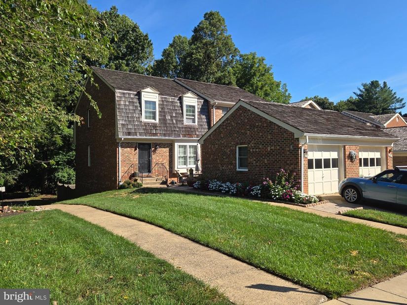 2922 Oakborough Square, Oakton VA 22124