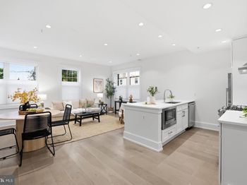 16 17TH Street NE