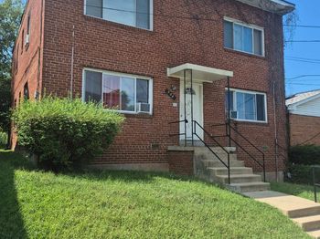 908 48TH Place NE