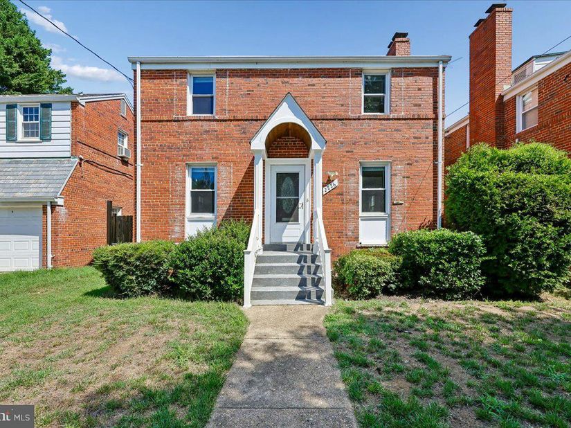 2826 Newton Street NE, Washington DC 20018