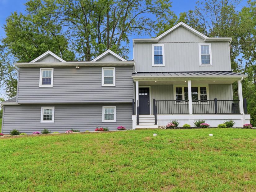 886 Sackettsford Road, Ivyland PA 18974