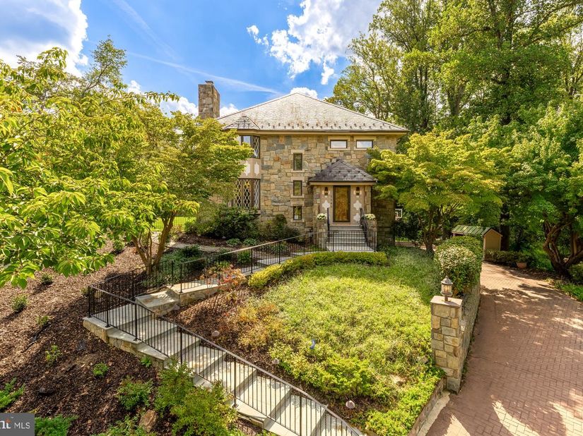 5848 Aspen Wood Court, Mclean VA 22101