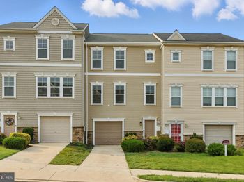 402 Woodcrest Drive SE