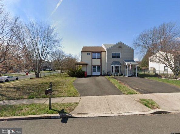 632 Longfellow Court, Warminster PA 18974