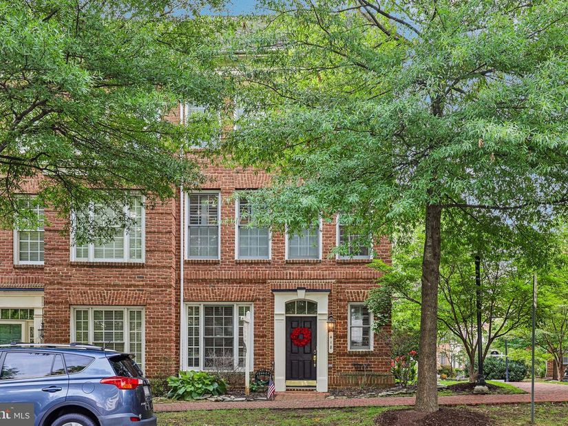 418 Ferdinand Day Drive, Alexandria VA 22304