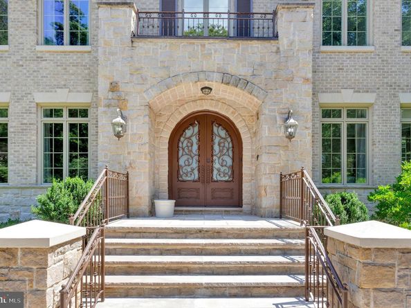 6700 Lupine Lane, Mclean VA 22101