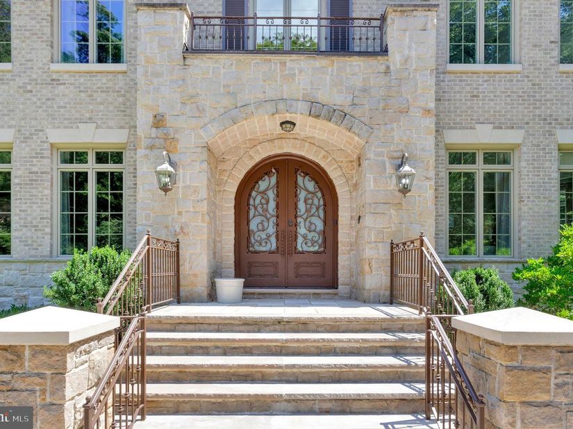 6700 Lupine Lane, Mclean VA 22101