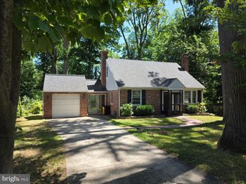 8 Sabine Avenue