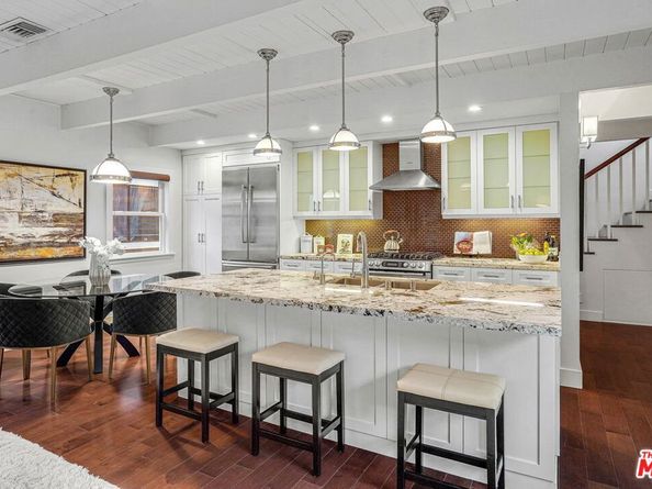 1100 N Beverly Glen Boulevard, Los Angeles CA 90077