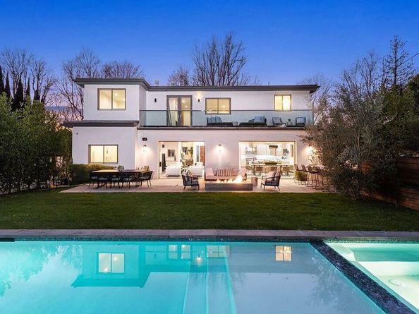 2408 Castle Heights Avenue, Los Angeles CA 90034