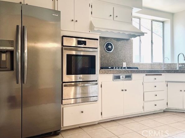 8954 Chimineas Avenue, Northridge CA 91325