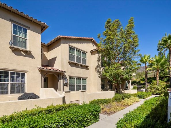 869 E Mountain Way D, Azusa CA 91702