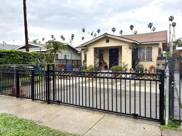 3443 9th Avenue, Los Angeles CA 90018