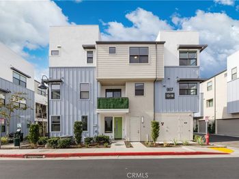 967 N Divino Privado