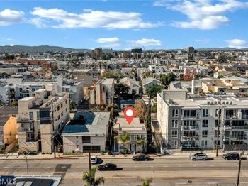 5241 Cahuenga Boulevard